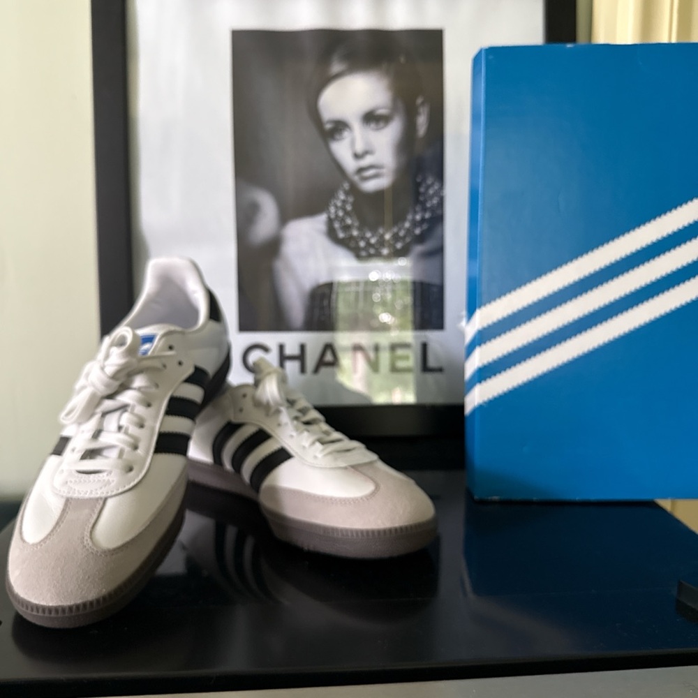 Adidas Samba OG 8 White and Black Sneakers for Everyday Comfort
